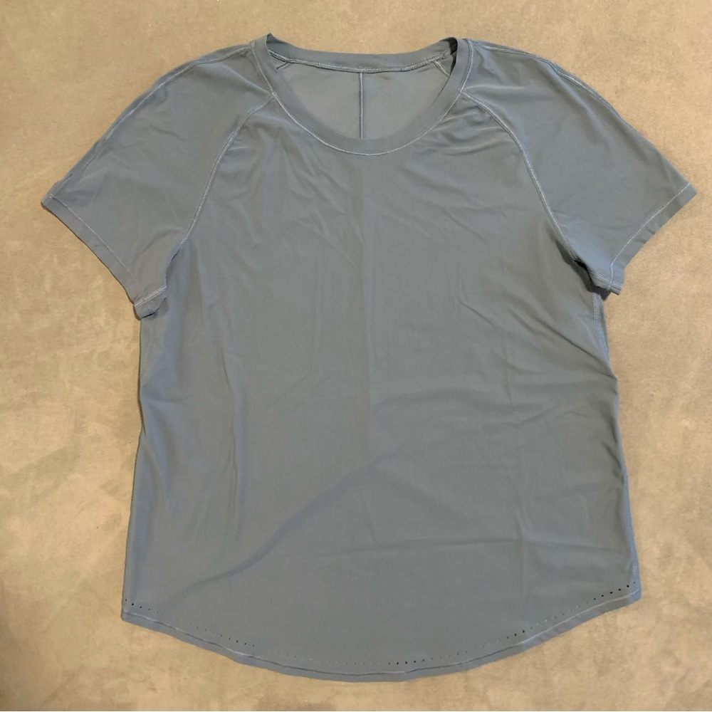 LULULEMON athletic top